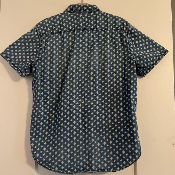 GAP Men’s Casual Denim Button Down Shirt Size Medium - Picture 2 of 3